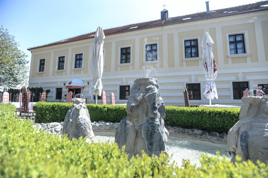 Hotel Castle Gjalski ซาบอค ภายนอก รูปภาพ